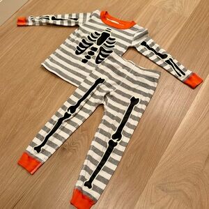 Hanna Andersson Skeleton Glow In The Dark Pajamas size 4T